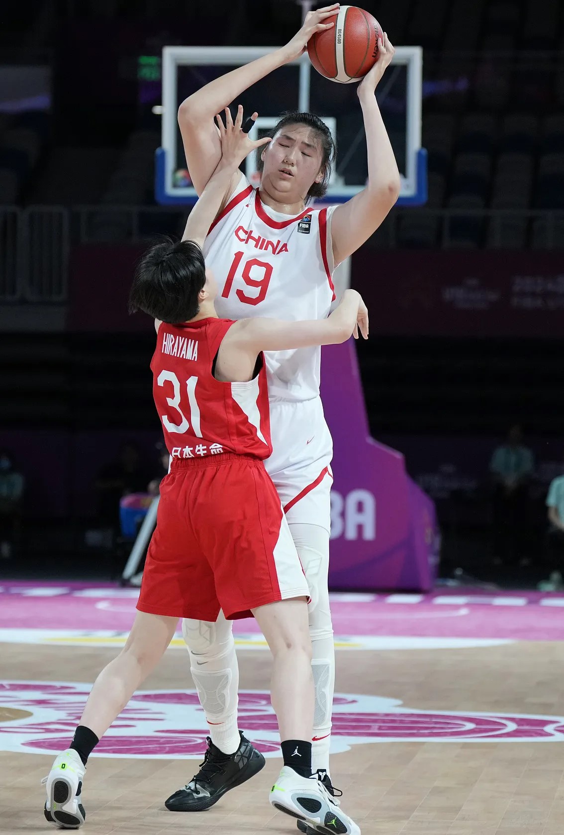 穆古鲁扎迎来七赛季出色发挥,中国队观众热烈欢呼!上演精彩一战 穆古鲁扎迎来七赛季出色发挥,中国队观众热烈欢呼!上演精彩一战
