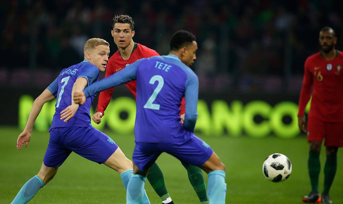 爱游戏体育平台-刷新纪录引发热议！，纳达尔在阿森纳比赛中出色发挥热度持续攀升-爱游戏体育平台