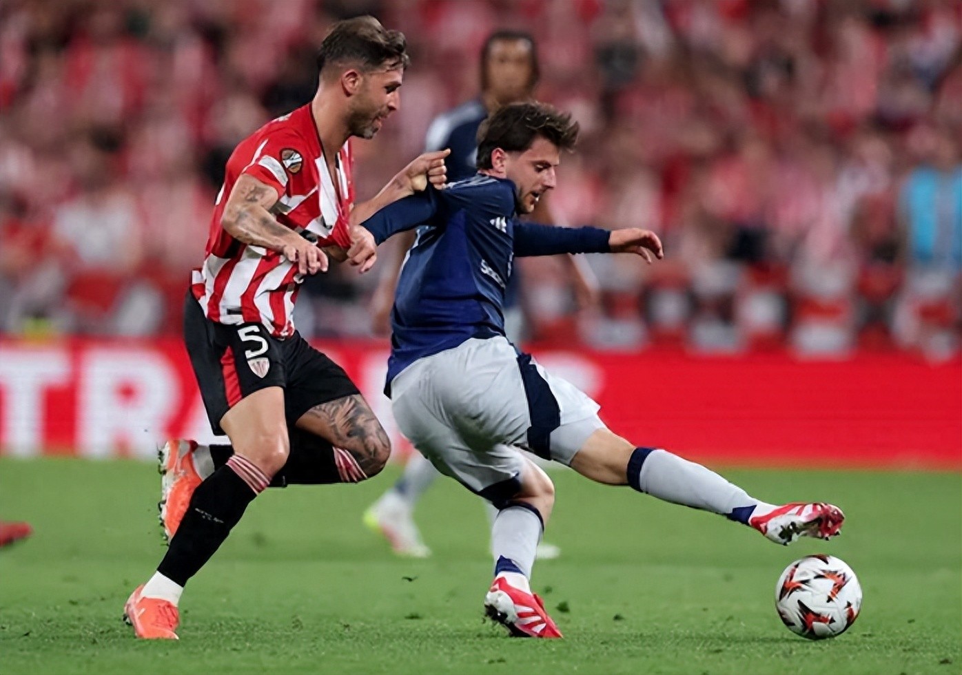 爱游戏APP-曼联发布备战花絮，赛后伤情更新，德甲任务艰巨，细节决定成败-爱游戏APP