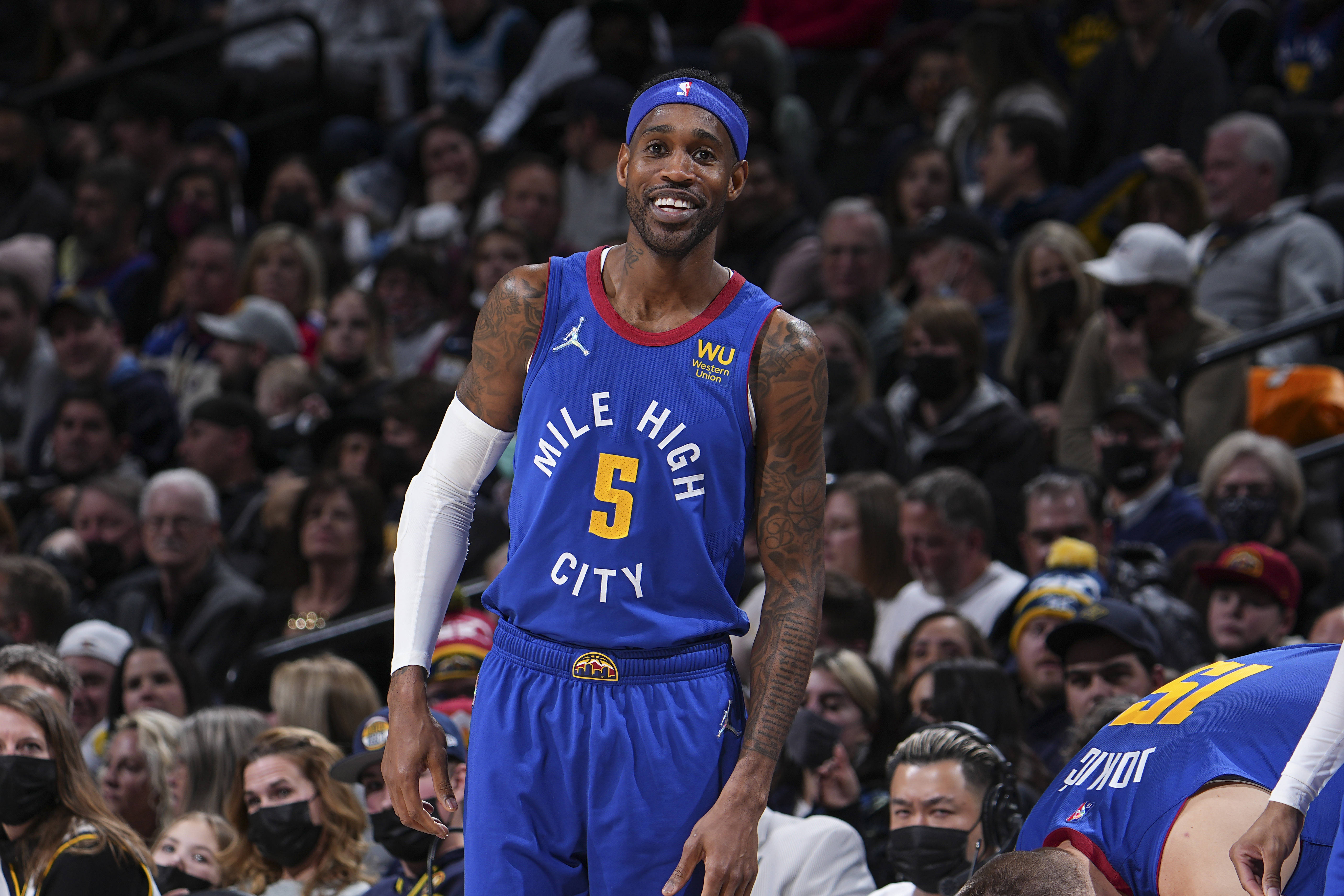 AYX体育-NBA季后赛赛程吃紧，丹佛掘金今夜临场应变，底气十足，身体对抗强度拉满的简单介绍-AYX体育