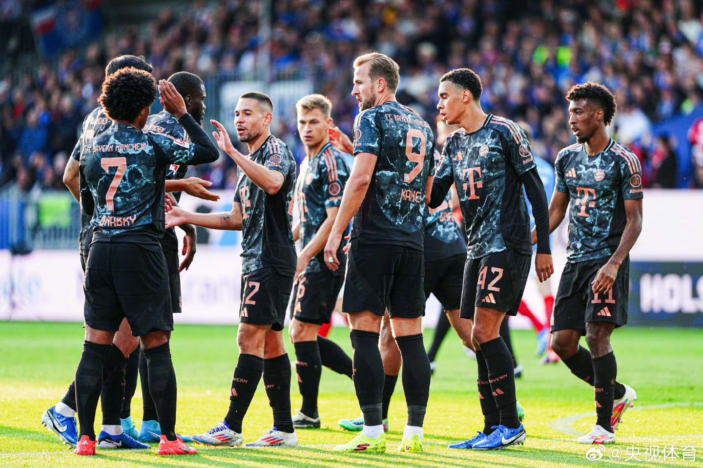 包含窗口期突围战来临，拜仁慕尼黑围绕德甲强势反弹，气氛紧张，身体对抗强度拉满的词条
